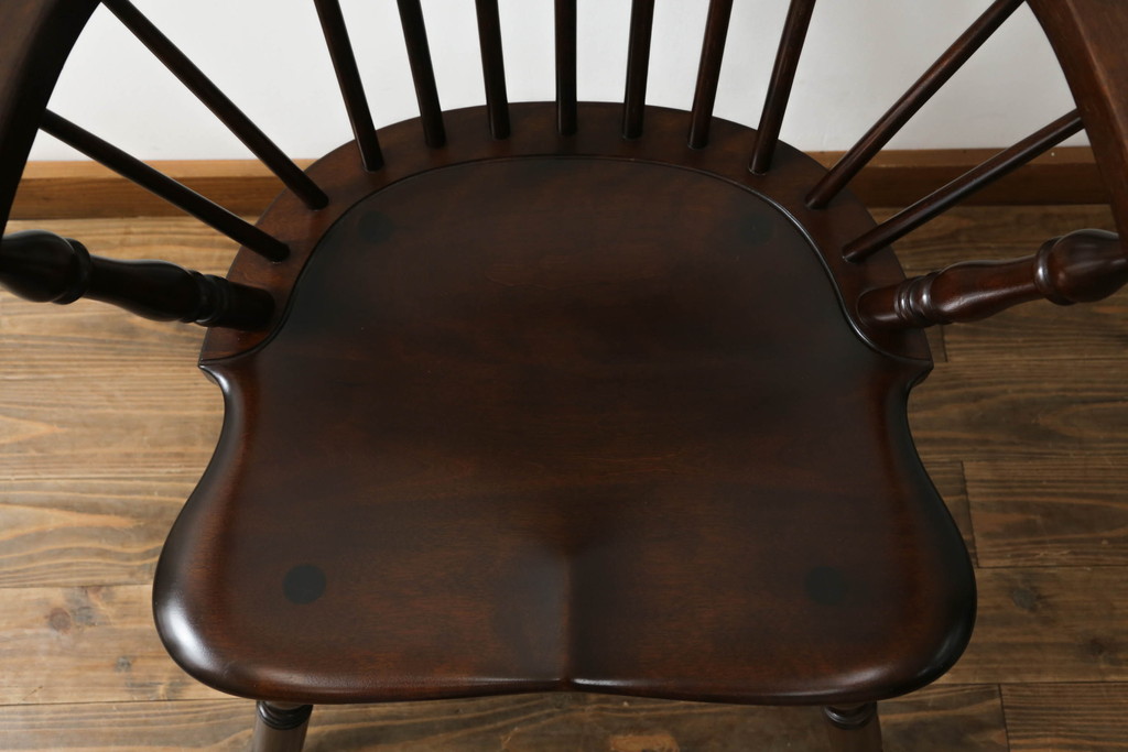 中古　美品　松本民芸家具　シックな色合いとクラシカルな佇まいが魅力のペンシルバニアウィンザーチェア(ウインザーチェア、アームチェア、板座チェア、ダイニングチェア、椅子、イス)(定価約20万円)(R-068196)