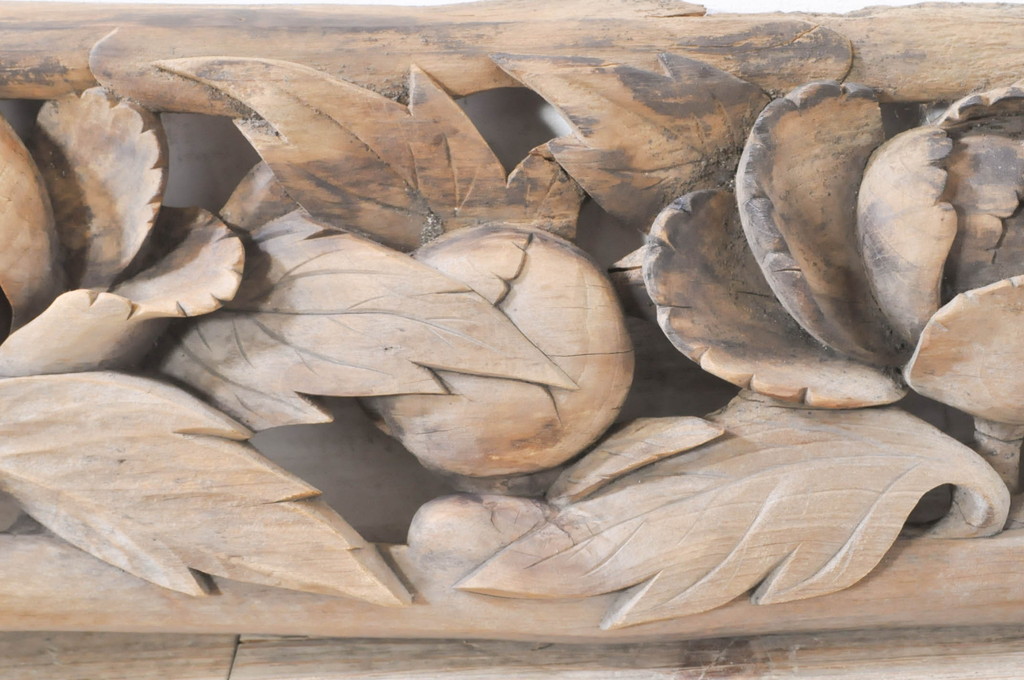 アンティーク建具　武之作　迫力ある大輪の椿が目を惹く彫刻欄間1枚(明り取り、明かり取り)(R-073595)