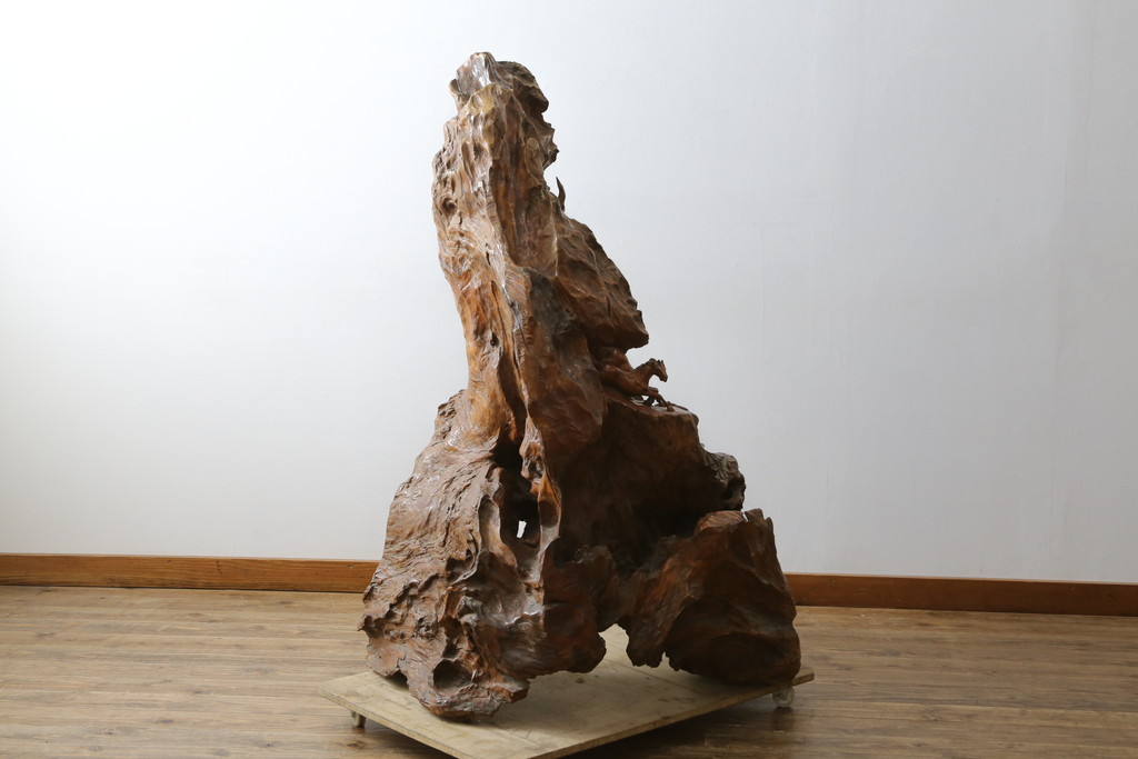 和製ビンテージ　躍動感を感じる荒々しい天然木に松と馬群(双馬)の彫刻を施した見事な置物(木彫り、オブジェ、置き物、ディスプレイ、衝立て、衝い立て、つい立て、ヴィンテージ)(当時約200万円で購入)(R-081262)
