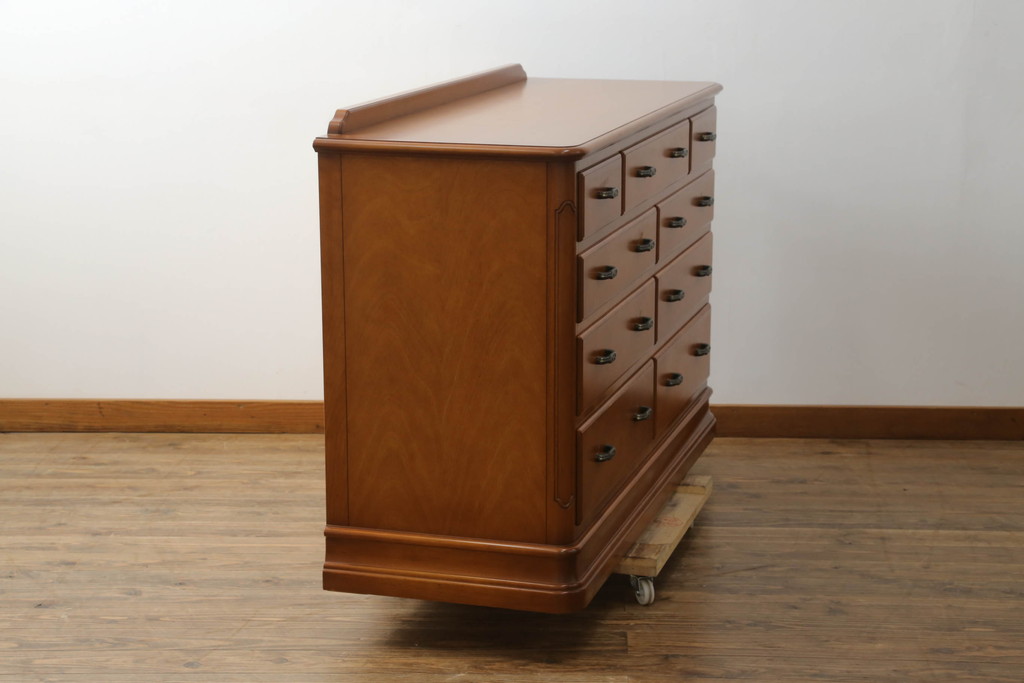 中古　美品　横浜クラシック家具　ダニエル(Daniel)　Etranger(エトランジェ)　E-111　温かみのある色合いと品のある佇まいが魅力のチェスト(サイドボード、引き出し)(定価約80万円)(R-075081)