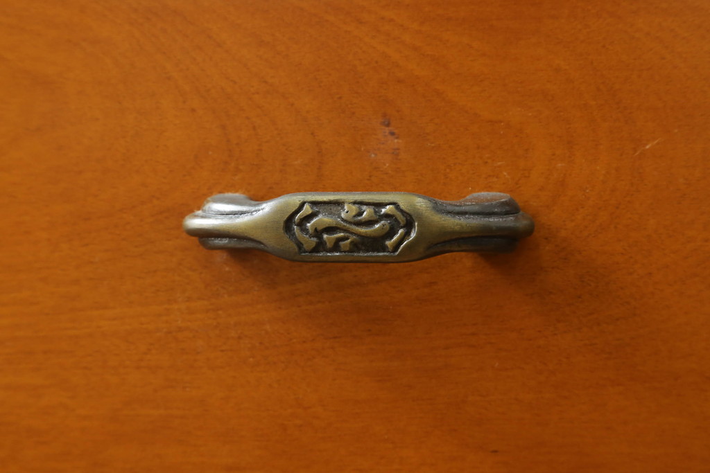中古　美品　横浜クラシック家具　ダニエル(Daniel)　Etranger(エトランジェ)　E-111　温かみのある色合いと品のある佇まいが魅力のチェスト(サイドボード、引き出し)(定価約80万円)(R-075081)