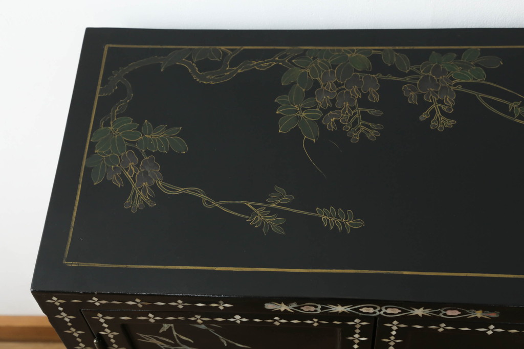 アジアンビンテージ　螺鈿(ラデン)　象嵌　描かれた自然の風景が美しいキャビネット(収納棚、戸棚、ヴィンテージ)(R-074528)