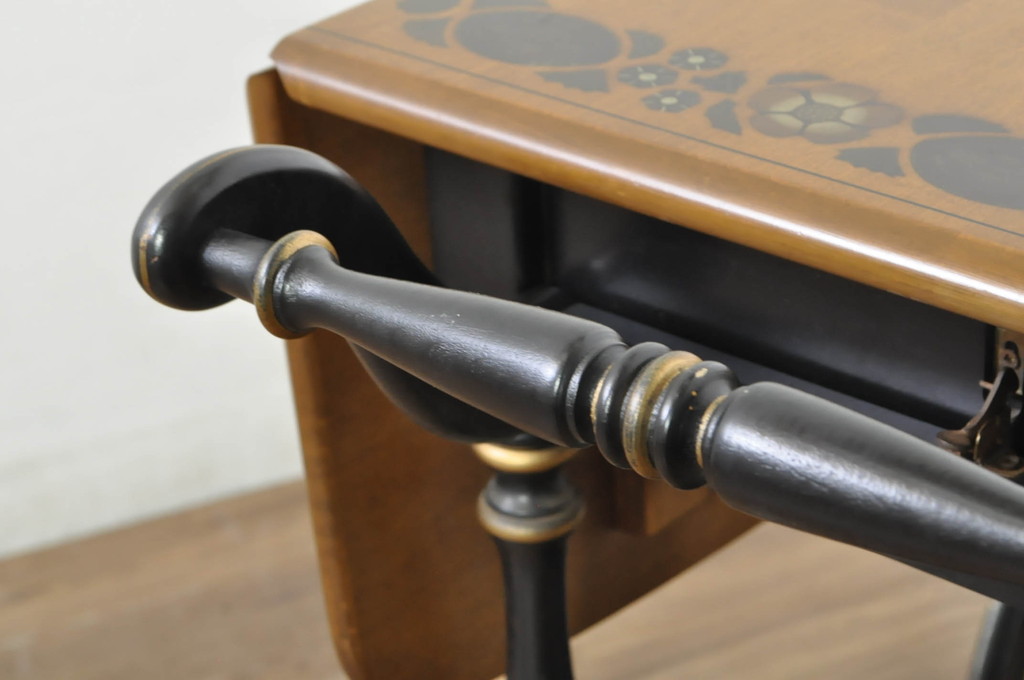 アメリカヴィンテージ　希少な廃版品　アメリカ高級家具　Ethan Allen(イーセン・アーレン)　花のデザインが魅力のバタフライサービスワゴン(キッチンワゴン、キッチンカート、サイドテーブル、ワゴンテーブル、キャスターワゴン、ビンテージ)(R-080353)