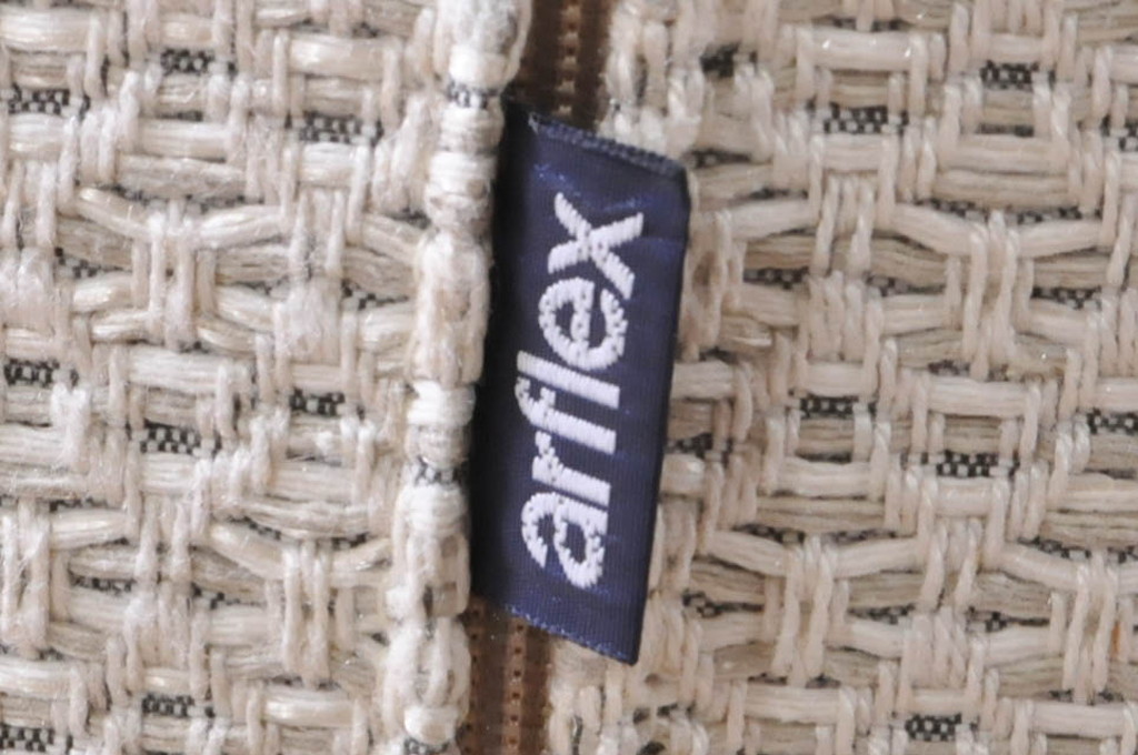 中古　極美品　arflex(アルフレックス)　PANETUN(パネトゥーン)　回転式　シンプルなデザインが魅力のラウンジチェア(パーソナルチェア、一人掛けソファ、1人掛けソファ、アームチェア、回転椅子、回転イス)(定価約30万円)(R-066617)