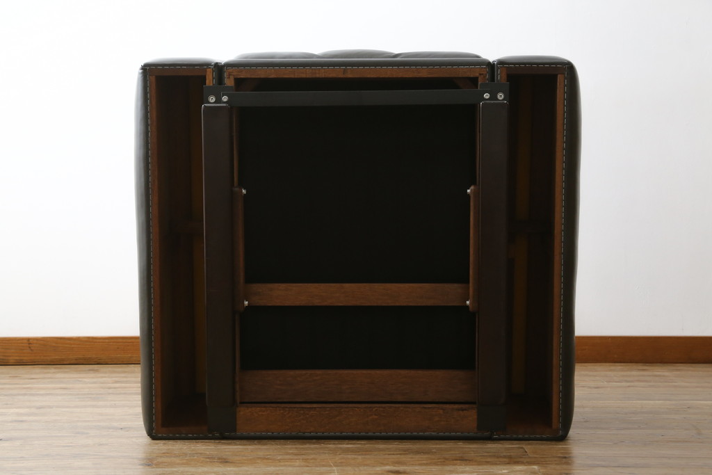中古　美品　デセデ(de Sede)　グレー色　本革レザー　シンプルモダンなフォルムが格好良い1人掛けレザーソファ(定価約60万円)(アームチェア、一人掛けソファ)(R-057519)