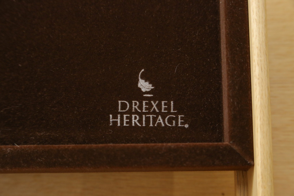 中古　美品　DREXEL HERITAGE(ドレクセルヘリテイジ)　Triune(トライユン)　気品溢れるエレガントなマホガニー材製チェスト(引き出し、サイドボード、サイドチェスト)(R-062042)