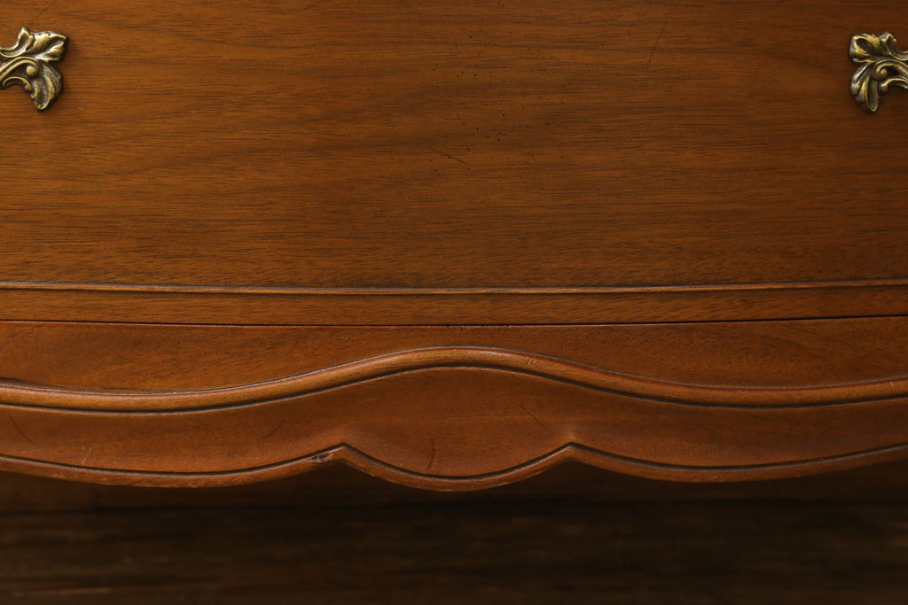 中古　美品　DREXEL HERITAGE(ドレクセルヘリテイジ)　Touraine(ツーレイン)　マホガニー材製の贅沢なアンティーク調チェスト(引き出し)(R-060808)