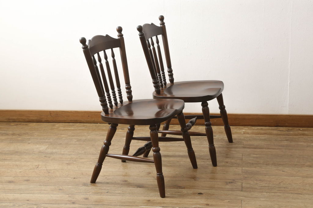 中古　美品　松本民芸家具　16型スピンドルチェア　ゆったりと座れるダイニングチェア2脚セット(板座チェア、椅子、イス)(R-059847)