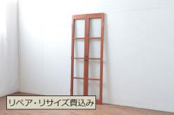 アンティーク建具　レトロナチュラルな雰囲気の木枠に可愛らしい取っ手が付いた両開きの幅狭扉1対2セット(ガラス扉、ドア)(R-080466)
