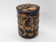時代物　木製　蒔絵　菊桐紋　高い品格を感じる四段丸重箱(金彩、丸形、桜、花、お重、漆器、漆芸、和食器)(R-081338)
