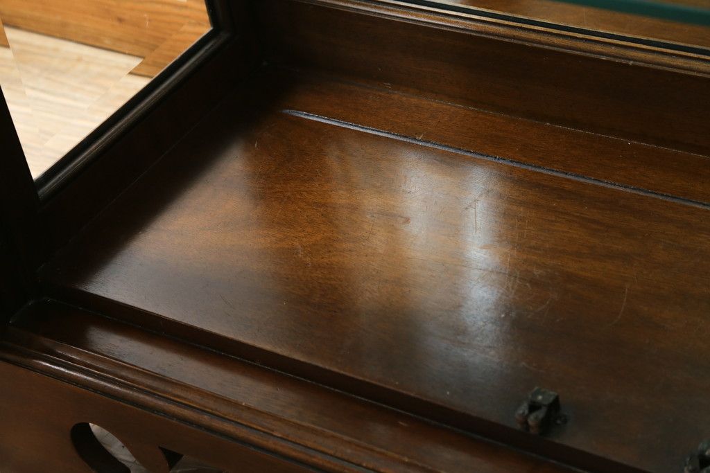 中古　美品　DREXEL HERITAGE(ドレクセルヘリテイジ)　上品な佇まいの照明付き飾り棚(キャビネット、キュリオケース、ガラスケース、ショーケース、食器棚、収納棚、戸棚)(R-078153)