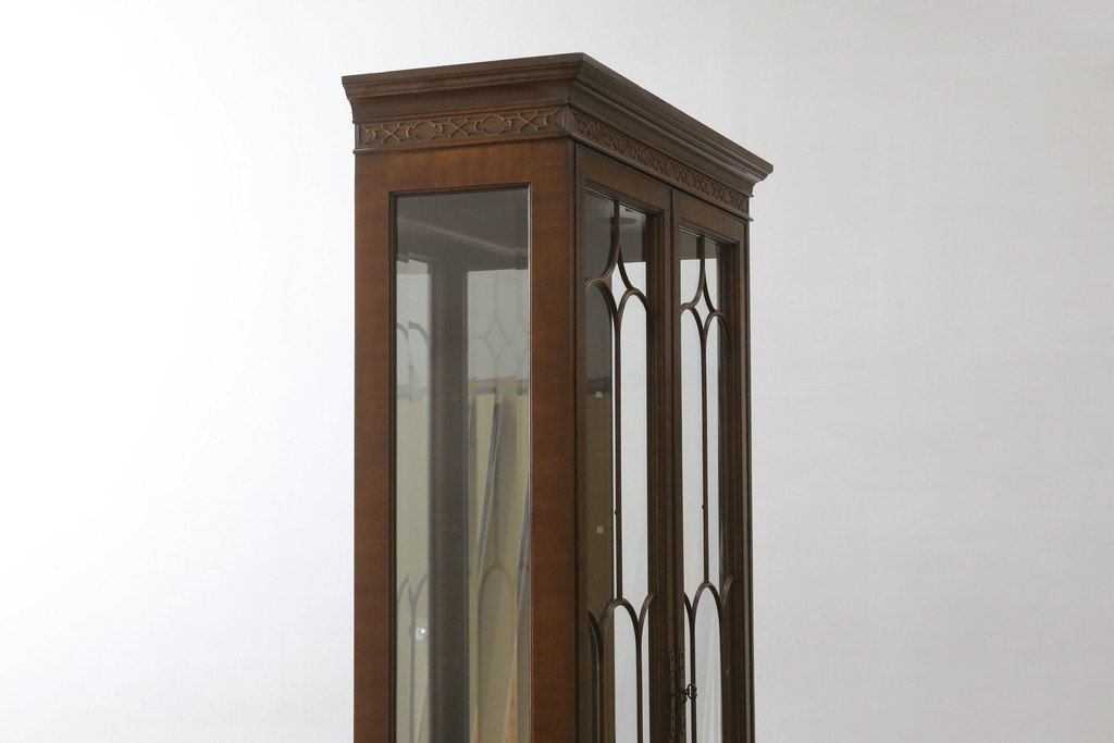 中古　美品　DREXEL HERITAGE(ドレクセルヘリテイジ)　上品な佇まいの照明付き飾り棚(キャビネット、キュリオケース、ガラスケース、ショーケース、食器棚、収納棚、戸棚)(R-078153)