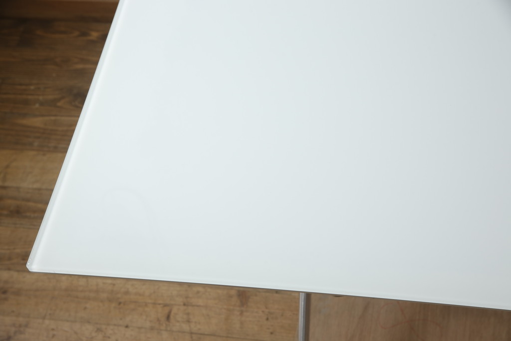 中古　Cassina(カッシーナ)　Alias(アリアス)　FRAMETABLE　ガラス天板　スタイリッシュなデザインが魅力のフレームテーブル(ダイニングテーブル、4人掛け、6人掛け、食卓、デスク、作業台)(R-066878)