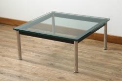 中古　Cassina(カッシーナ)　ル・コルビュジエ(Le Corbusier)　10 TABLE EN TUBE(ターブル アン テューブ)　スタイリッシュな佇まいが魅力的なガラスのローテーブル(リビングテーブル、センターテーブル)(定価約38万円)(R-072041)