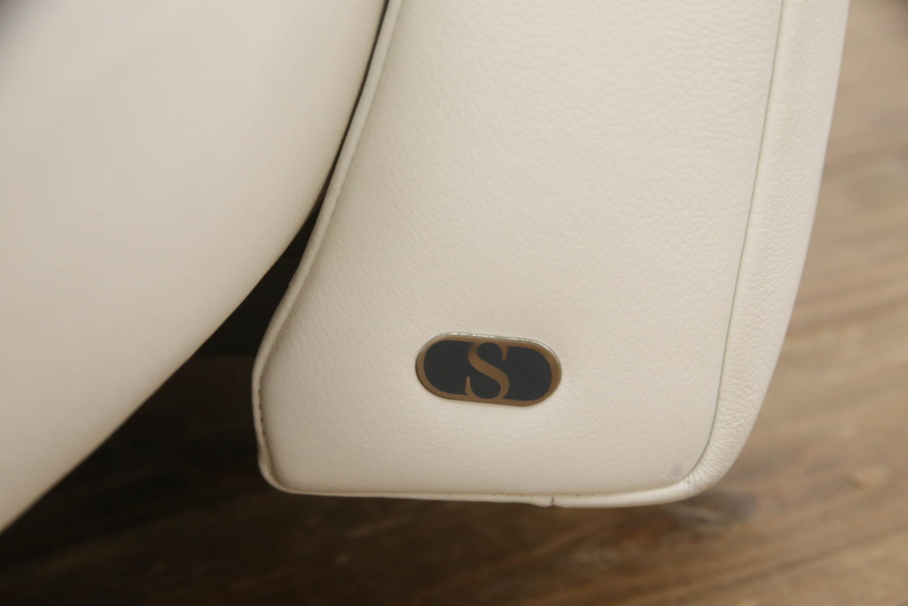 中古　美品　デセデ(de Sede)　DS-164　丸みを帯びたデザインが柔らかい雰囲気を醸し出す本革3人掛けソファ(レザー、カウチソファ、3P、三人掛け)(定価約300万円)(R-059599)