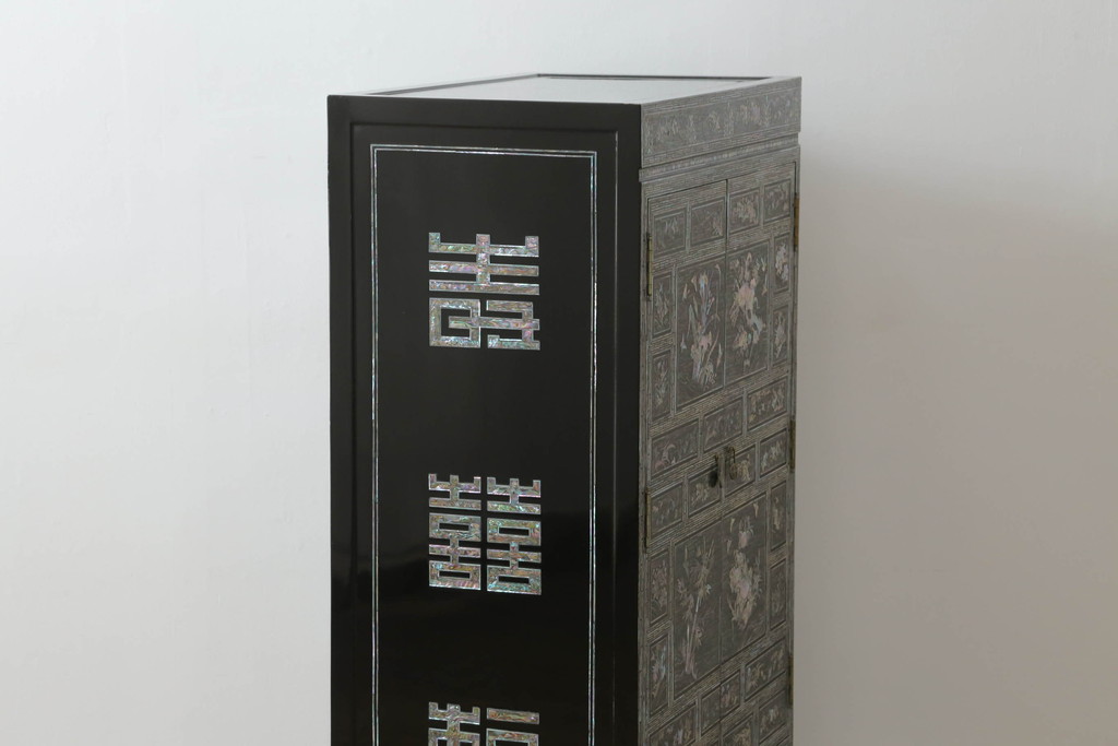 中古　韓国民芸家具　隅々まで施された螺鈿細工が華やかな収納棚(定価約85万円)(戸棚、キャビネット)(R-054422)