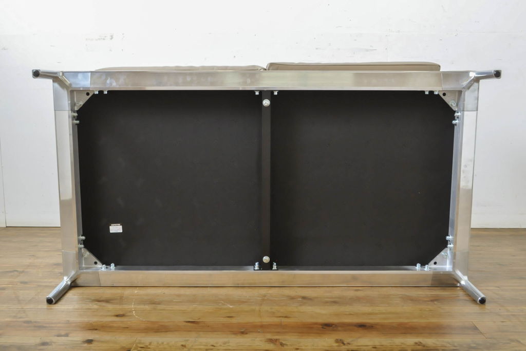 中古　展示品　超美品　Cassinaixc.(カッシーナイクスシー)　GRAB small(グラブ スモール)　シンプルで上質な空間づくりにおすすめの2人掛けソファ(2P、アームソファ、レザーソファ、本革ソファ)(定価約100万円)(R-060983)