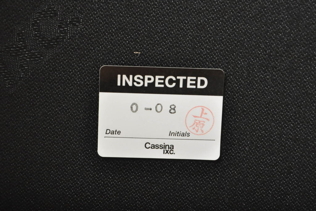 中古　展示品　超美品　Cassinaixc.(カッシーナイクスシー)　GRAB small(グラブ スモール)　シンプルで上質な空間づくりにおすすめの2人掛けソファ(2P、アームソファ、レザーソファ、本革ソファ)(定価約100万円)(R-060983)