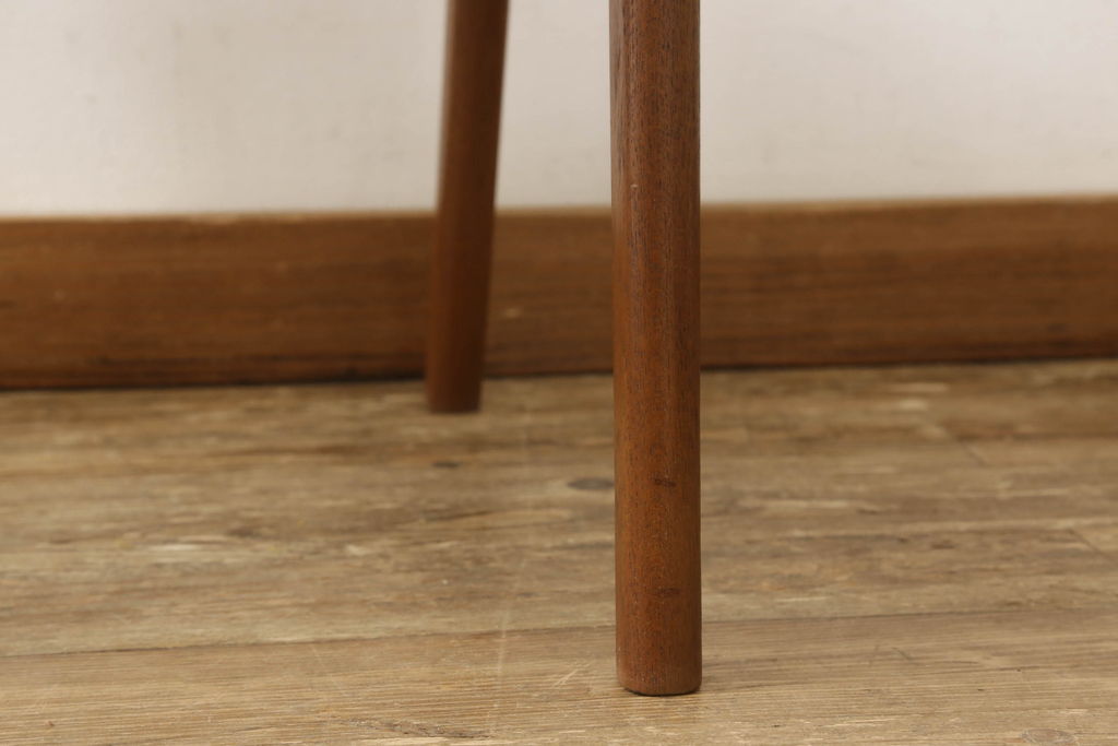デンマークビンテージ　エリック・キルケゴー(Erik Kirkegaard)　チーク材　スタイリッシュなデザインが美しいアームチェア(ダイニングチェア、椅子、イス、ヴィンテージ)(R-058968)