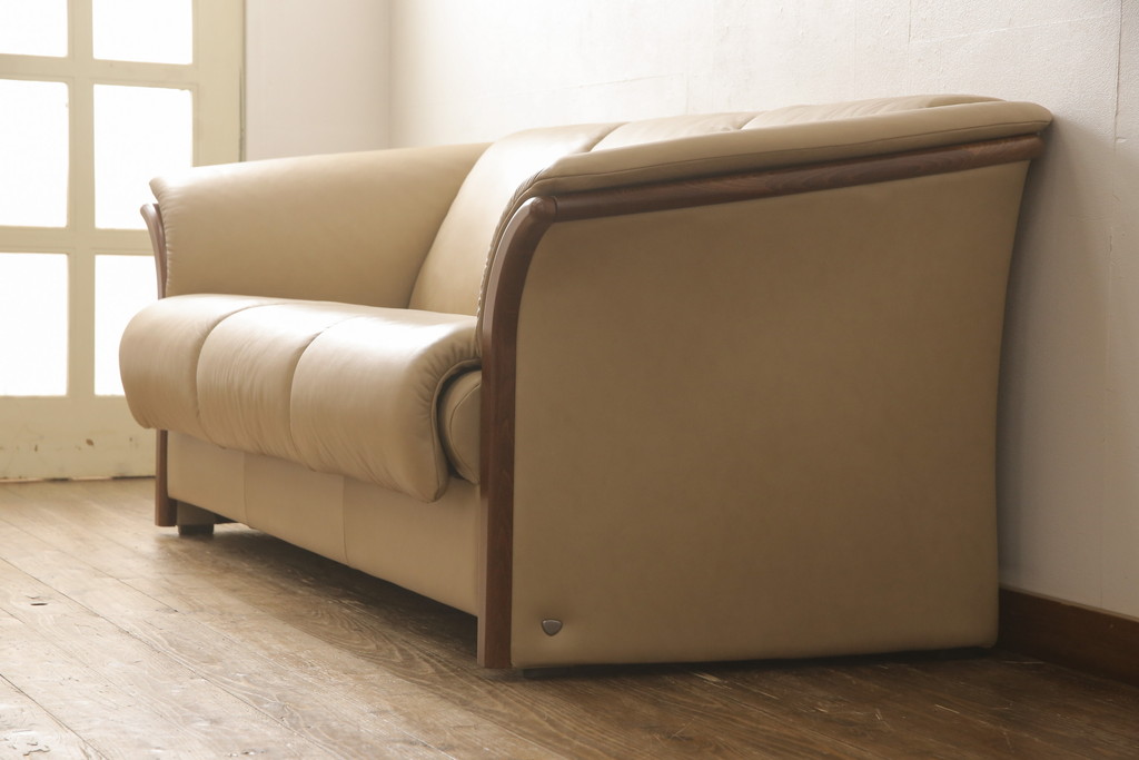 中古　美品　EKORNES(エコーネス)　Manhattan(マンハッタン)　本革　上質なくつろぎの空間づくりにおすすめの3人掛けソファ(レザー、三人掛けソファ、3Pソファ)(定価約43万円)(R-055222)