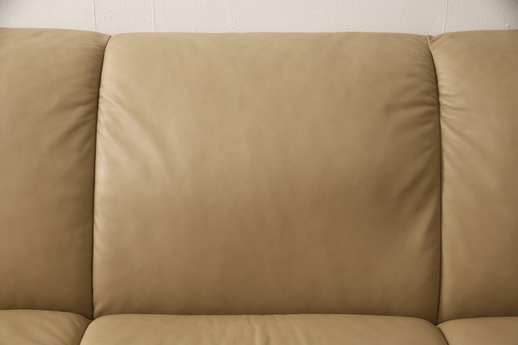 中古　美品　EKORNES(エコーネス)　Manhattan(マンハッタン)　本革　上質なくつろぎの空間づくりにおすすめの3人掛けソファ(レザー、三人掛けソファ、3Pソファ)(定価約43万円)(R-055222)