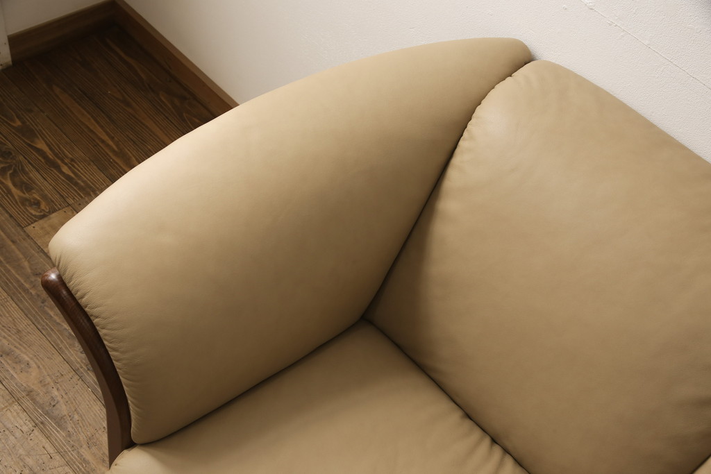 中古　美品　EKORNES(エコーネス)　Manhattan(マンハッタン)　本革　上質なくつろぎの空間づくりにおすすめの3人掛けソファ(レザー、三人掛けソファ、3Pソファ)(定価約43万円)(R-055222)