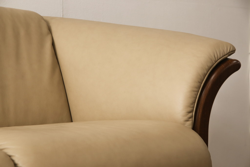 中古　美品　EKORNES(エコーネス)　Manhattan(マンハッタン)　本革　上質なくつろぎの空間づくりにおすすめの3人掛けソファ(レザー、三人掛けソファ、3Pソファ)(定価約43万円)(R-055222)