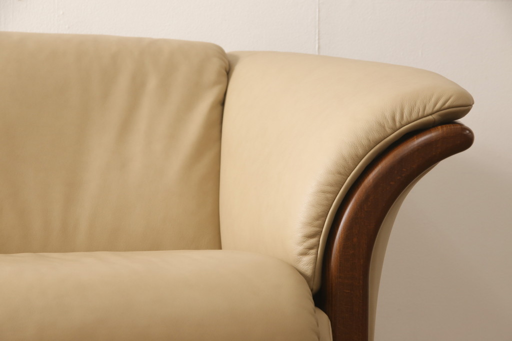 中古　美品　EKORNES(エコーネス)　Manhattan(マンハッタン)　本革　上質なくつろぎの空間づくりにおすすめの3人掛けソファ(レザー、三人掛けソファ、3Pソファ)(定価約43万円)(R-055222)