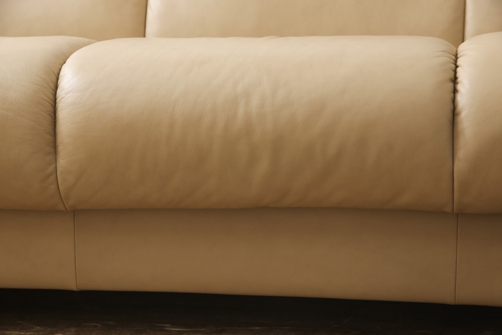 中古　美品　EKORNES(エコーネス)　Manhattan(マンハッタン)　本革　上質なくつろぎの空間づくりにおすすめの3人掛けソファ(レザー、三人掛けソファ、3Pソファ)(定価約43万円)(R-055222)