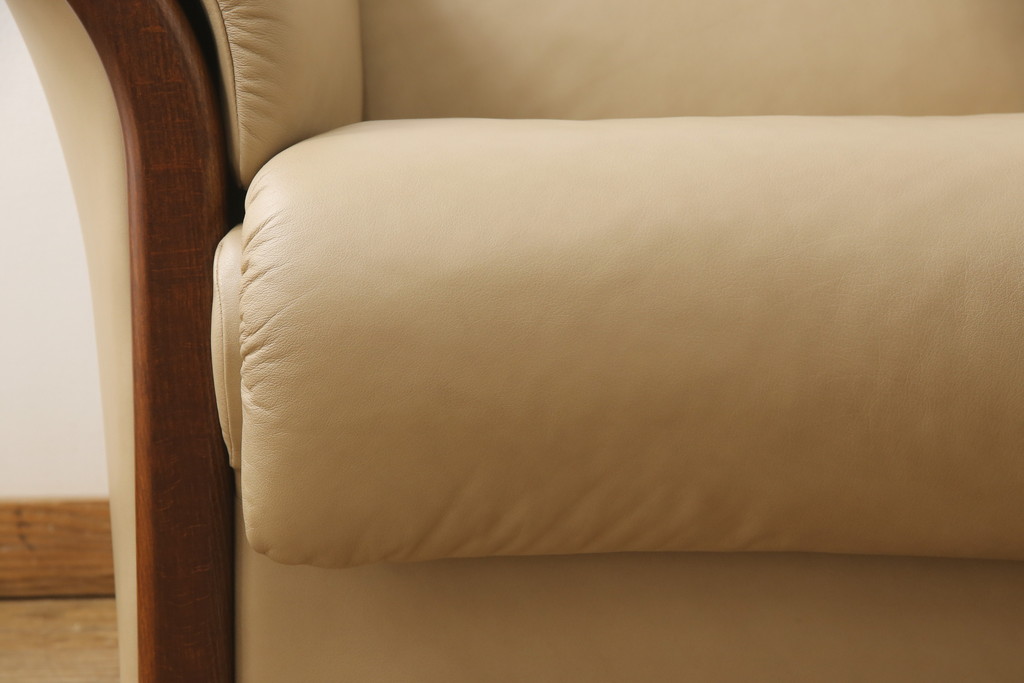 中古　美品　EKORNES(エコーネス)　Manhattan(マンハッタン)　本革　上質なくつろぎの空間づくりにおすすめの3人掛けソファ(レザー、三人掛けソファ、3Pソファ)(定価約43万円)(R-055222)
