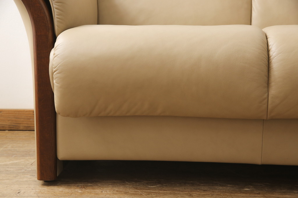 中古　美品　EKORNES(エコーネス)　Manhattan(マンハッタン)　本革　上質なくつろぎの空間づくりにおすすめの3人掛けソファ(レザー、三人掛けソファ、3Pソファ)(定価約43万円)(R-055222)