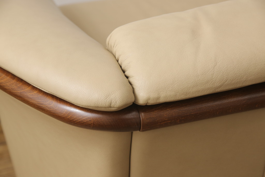 中古　美品　EKORNES(エコーネス)　Manhattan(マンハッタン)　本革　上質なくつろぎの空間づくりにおすすめの3人掛けソファ(レザー、三人掛けソファ、3Pソファ)(定価約43万円)(R-055222)