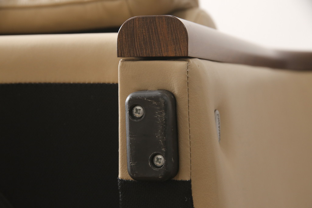 中古　美品　EKORNES(エコーネス)　Manhattan(マンハッタン)　本革　上質なくつろぎの空間づくりにおすすめの3人掛けソファ(レザー、三人掛けソファ、3Pソファ)(定価約43万円)(R-055222)