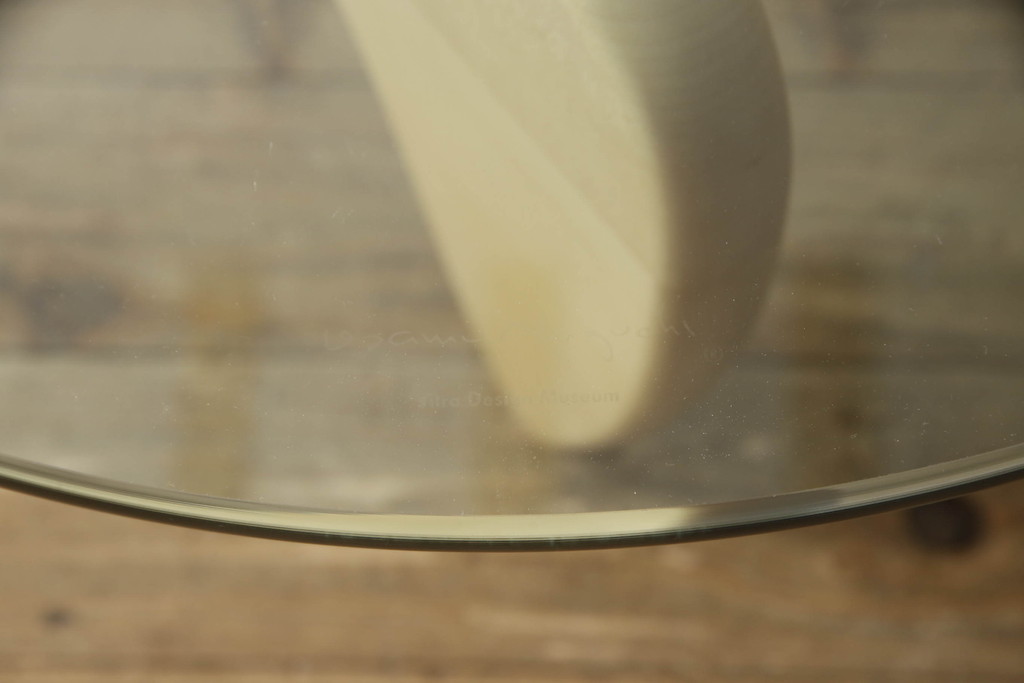 中古　美品　Vitra(ヴィトラ)　イサム・ノグチ(Isamu Noguchi)　メープル材　洗練されたモダンデザインが美しいセンターテーブル(コーヒーテーブル、ローテーブル、ガラステーブル、カクテルテーブル、リビングテーブル)(定価約32万円)(R-066036)