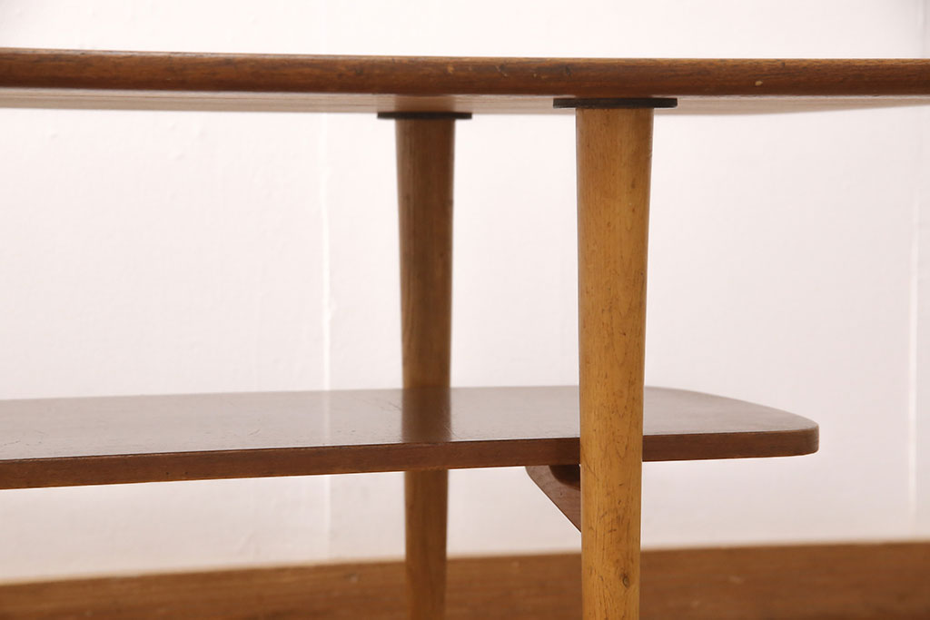 ヴィンテージ家具　北欧ビンテージ　棚板付きが便利!天板と棚板のデザインがリンクしているおしゃれな横長テーブル(リビングテーブル、センターテーブル、ローテーブル)(R-050556)