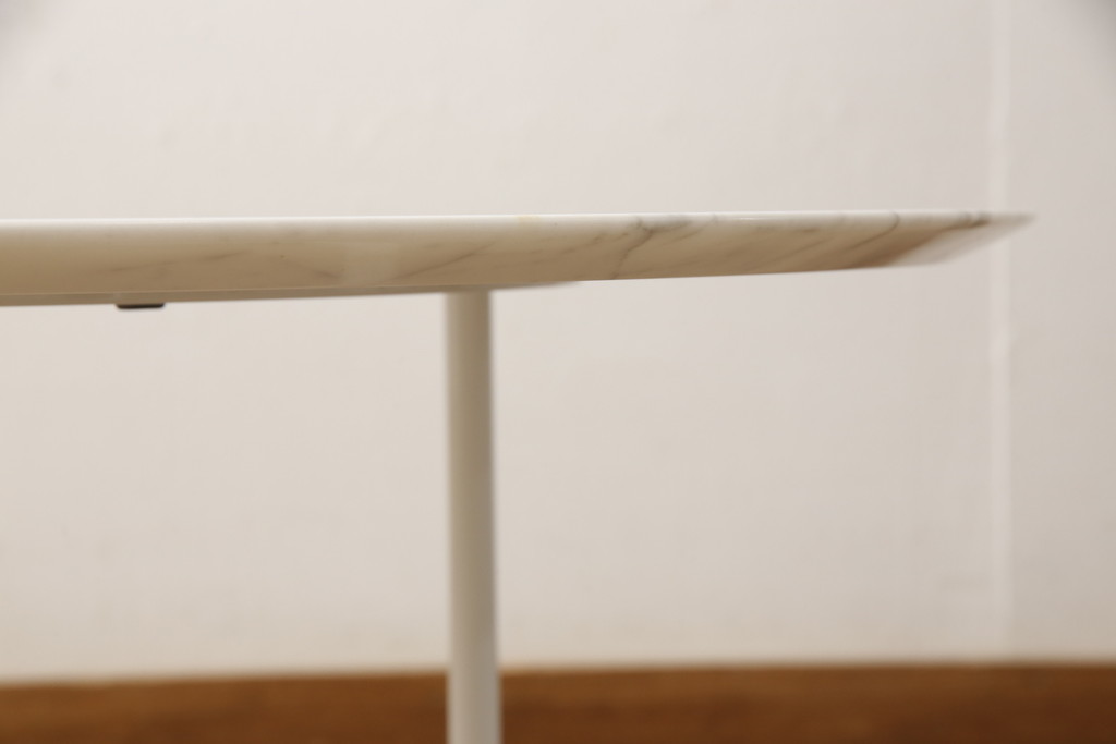 中古　美品　arflex(アルフレックス)　UVI(ウビ)　ラウラ・グリツィオッティデザイン　高級感あふれる大理石天板のセンターテーブル(サイドテーブル、コーヒーテーブル、ラウンドテーブル)(定価約22万8千円円)(R-058612)