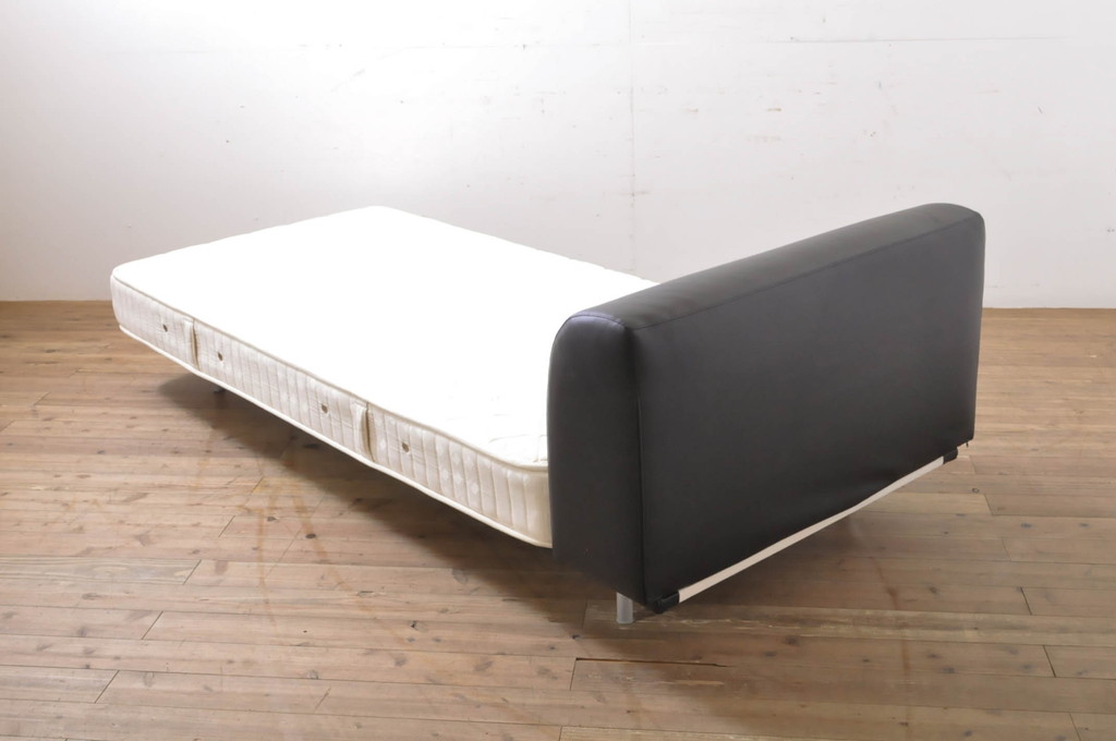 中古　Cassina(カッシーナ)　L31　SITE(サイト)　洗練された佇まいが魅力のシングルベッド(ベッドフレーム、マットレス)(定価約50万円)(R-066621)