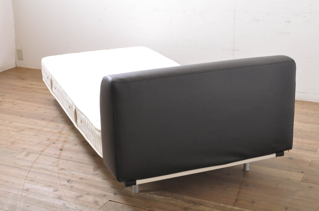 中古　Cassina(カッシーナ)　L31　SITE(サイト)　洗練された佇まいが魅力のシングルベッド(ベッドフレーム、マットレス)(定価約50万円)(R-066621)