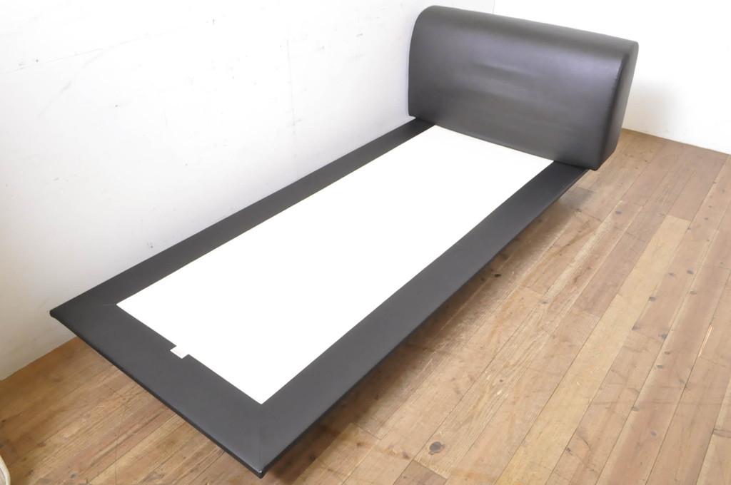 中古　Cassina(カッシーナ)　L31　SITE(サイト)　洗練された佇まいが魅力のシングルベッド(ベッドフレーム、マットレス)(定価約50万円)(R-066621)