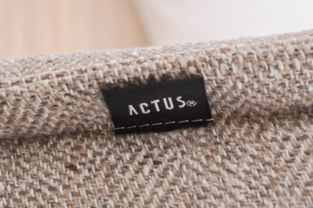 中古　超美品　ACTUS(アクタス)　ソシア(SOSIA)　ドリームベッド(dream bed)　ヘッドクッション付き　上質なくつろぎの時間を演出するNOSTAGE MATTRESS(ノスタージュ マットレス)付きダブルベッド(ベッドフレーム、マットレス、ヘッドボード)(定価:ベッドフレーム約12万円/マットレス約14万円)(R-066619)