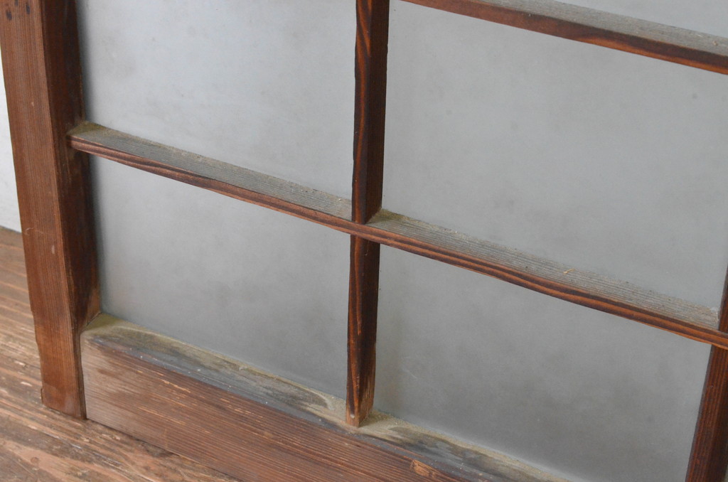 アンティーク建具　古い木味が趣あるマス目(升目)格子入りのガラス窓2枚セット(引き戸、ガラス戸)(R-065315)
