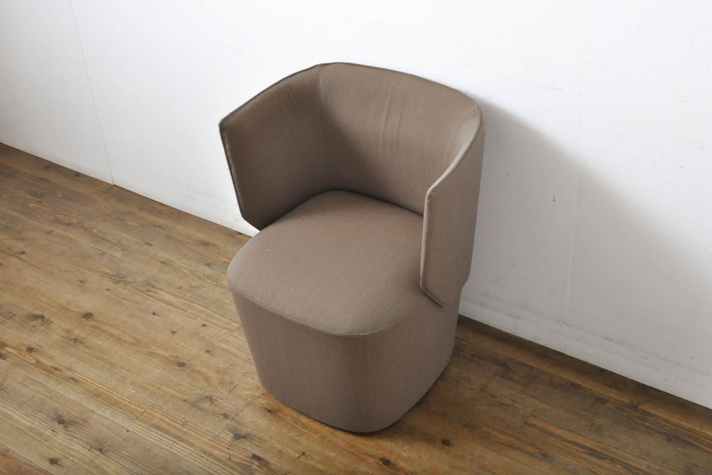 中古　展示品　超美品　arflex(アルフレックス)　BRERA(ブレラ)　シンプルモダンなデザインが魅力のラウンジチェア(1人掛けソファ、1P、回転椅子、イス)(定価約26万円)(R-061226)