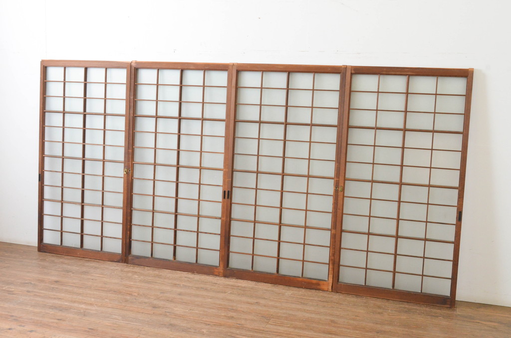 【ご予約品】 アンティーク建具 古い木味が趣あるマス目(升目)格子入りの 建具