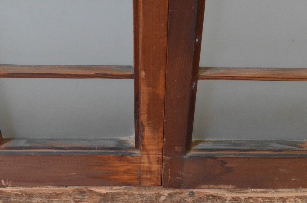 アンティーク建具　古い木味が趣あるマス目(升目)格子入りのガラス窓4枚セット(引き戸、ガラス戸)(R-065316)
