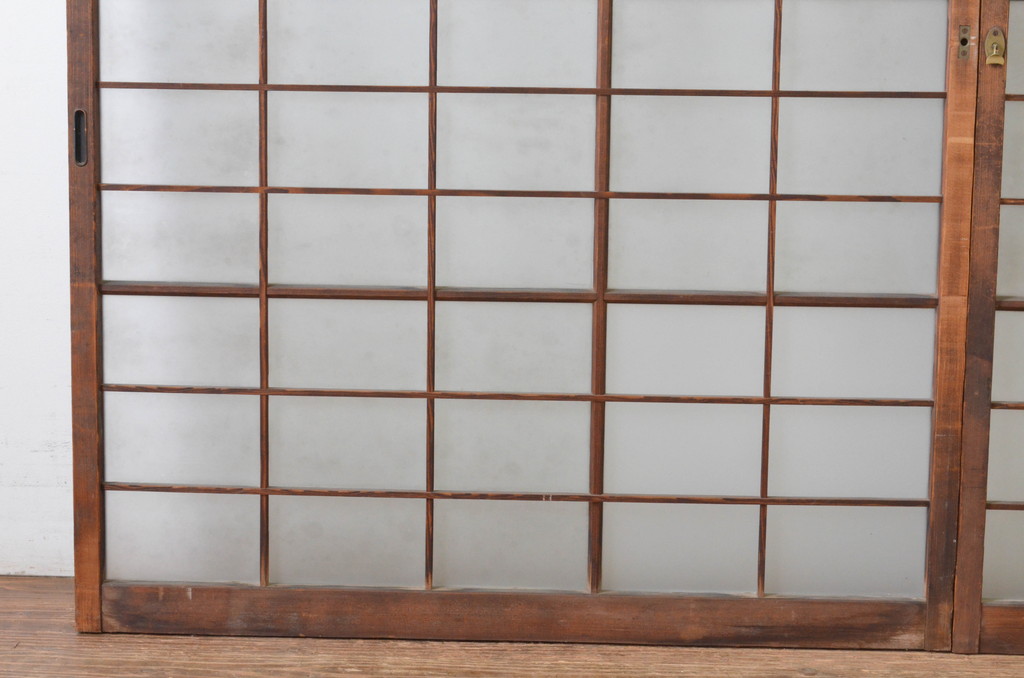 最も信頼できる アンティーク建具 古い木味が趣あるマス目(升目)格子入りの 建具
