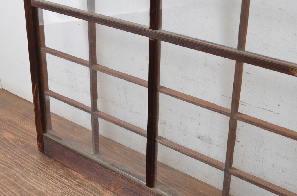 アンティーク建具 古い木味が趣あるマス目(升目)格子入りの
