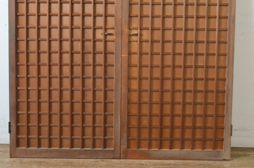アンティーク建具　細かなマス目(升目)格子が美しい両開き扉1対(2枚セット)(窓、木製戸)(R-065338)