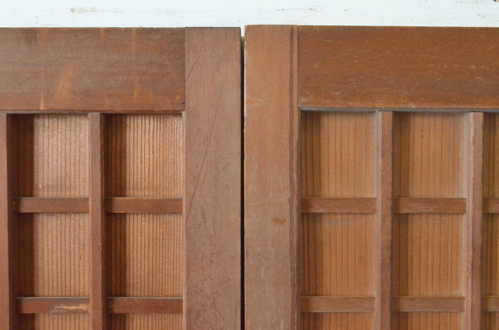 アンティーク建具　細かなマス目(升目)格子が美しい両開き扉1対(2枚セット)(窓、木製戸)(R-065338)
