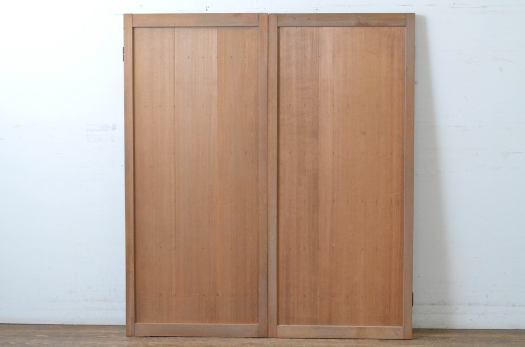 アンティーク建具　細かなマス目(升目)格子が美しい両開き扉1対(2枚セット)(きつね格子、狐格子、窓、木製戸)(R-065338)