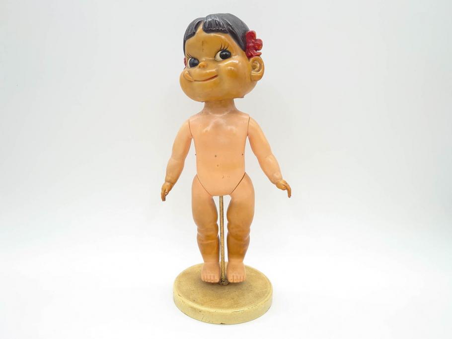 不二家　マスダヤ　木製台座　高さ 約38cm　レトロな雰囲気のペコちゃん人形(着せ替え、首振り、増田屋、玩具)(R-081350)